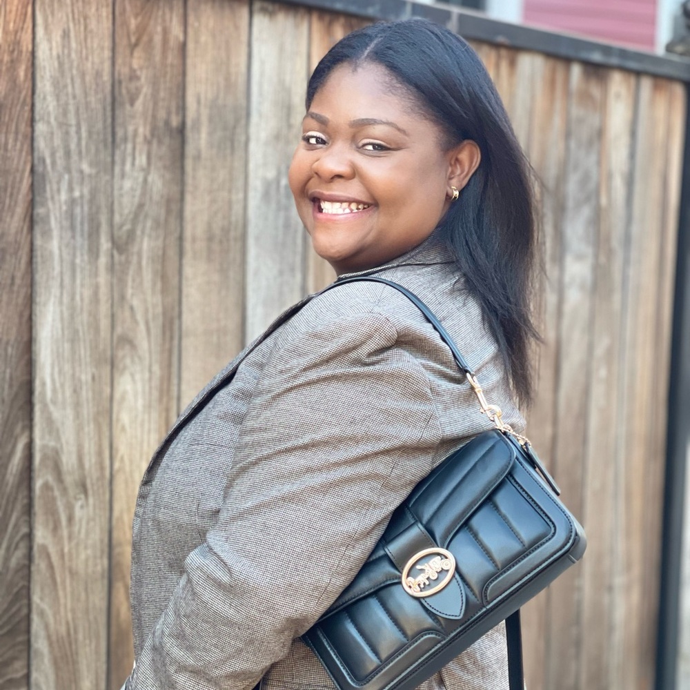 Meet your Posher, Juliette. If you have any questions towards my clothes